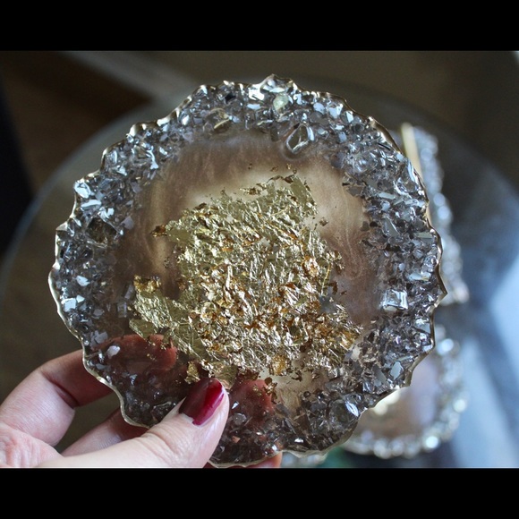 Handmade Brown Resin Tray With Handles And Coasters - Picture 7 of 13